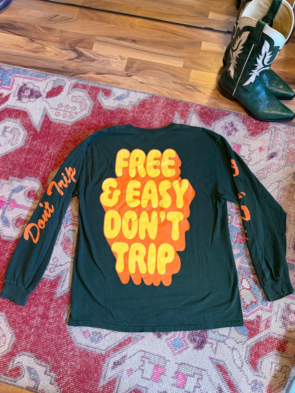 Free and easy long sleeve tee